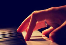 江南体育：13分4板3助！上海20岁小将再次崭露头角，未来能否挑起后场大梁？.